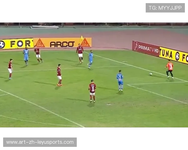 “沙滩赛场两大亮点：手球与合球同台竞技”